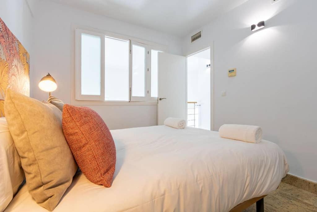 Becas Alameda Duplex By Valcambre Apartment Севиля Екстериор снимка